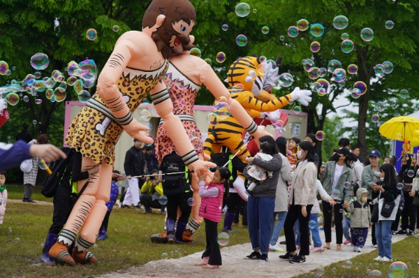 해남공룡대축제 버블퍼레이드 (사진제공 = 해남군)