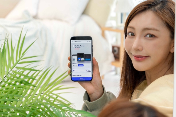 SK텔레콤은‘유튜브 프리미엄’과 함께 세븐일레븐과 투썸플레이스 할인(최대 30%)을 받을 수 있는 ‘우주패스life’를 출시한다고 9일 밝혔다. 있다.