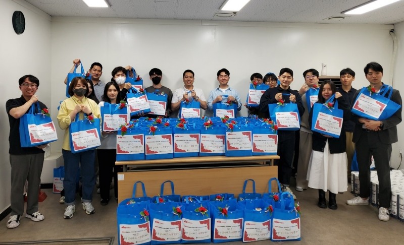 올림플래닛, 가정의 달 맞이 어르신 생필품 및 카네이션 나눔