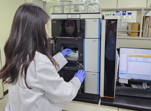 온라인 판매 답례품 기기분석 모습. / 제공:인천시