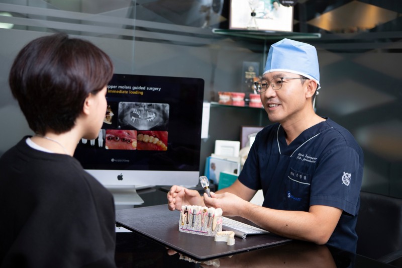 "치아 빠진 자리 오래 방치하면 치조골이식수술 고려해야"