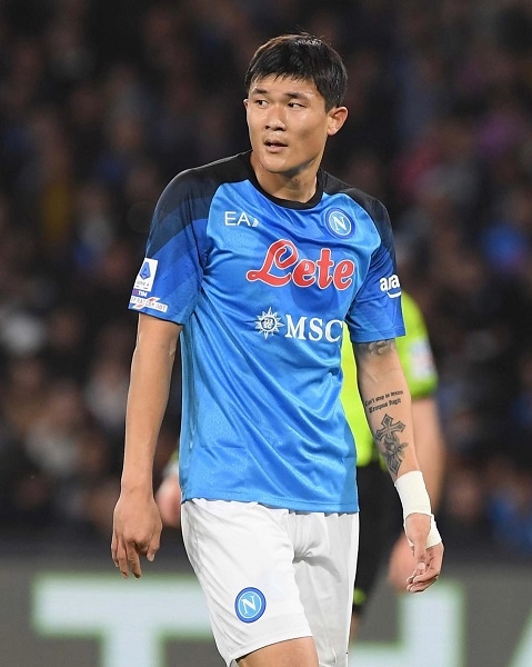 '나폴리 철기둥' 김민재, '나폴리' 떠나 '맨유'로 갈까