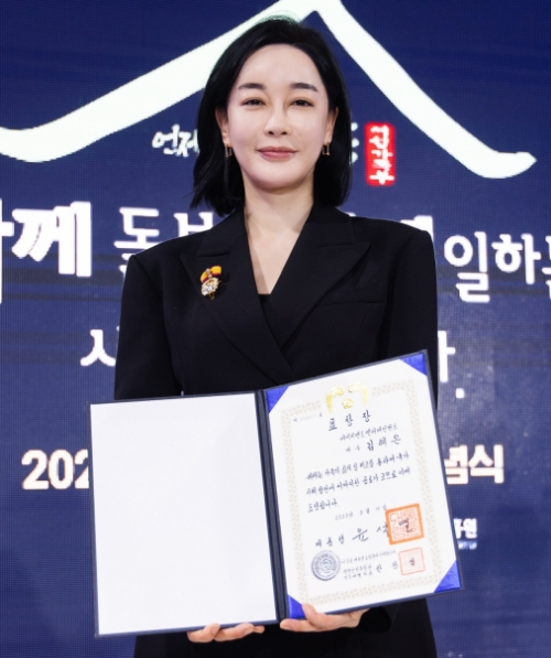 희망친구 기아대책 김혜은 홍보대사, 대통령 표창 수상