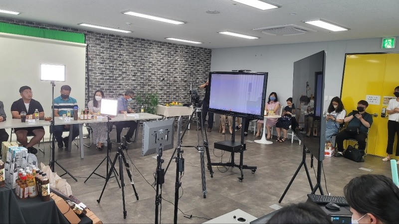 ▲ 라이브커머스 방송 진행 현장