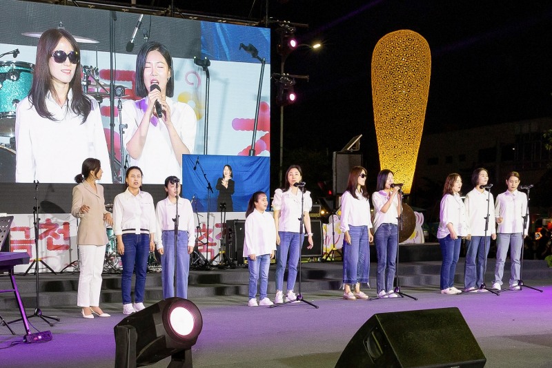 지난 13일‘금천하모니축제’에 참가한 물빛소리 합창단(사진제공 = 코웨이 물빛소리 합창단)