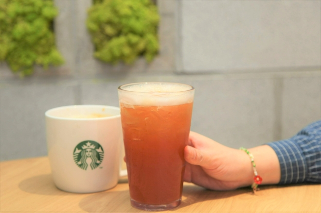 스타벅스코리아의 ‘자몽 허니 블랙 티’가 누적 판매 7,000만잔을 돌파했다. / 사진 = 스타벅스코리아 제공