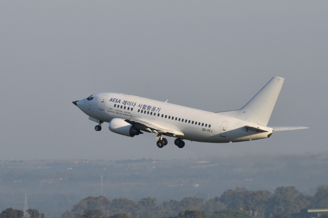 한화시스템과 국방과학연구소가 공동개발한 AESA레이다가 장착된 시험항공기(FTB)의 비행시험 장면 / 사진 = 한화시스템 제공