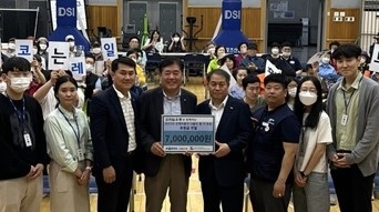 사진 가장 우측 4번째부터 이광진 코레일 유통 경영관리본부장, 최종환 영등포장애인복지관장, 강재훈 코레일유통 노동조합 위원장.