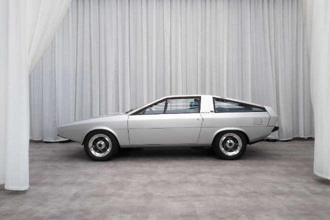 현대자동차는 18일(현지시간) 이탈리아 레이크 코모에서 ‘현대 리유니온’ 행사를 열고 ‘포니 쿠페 콘셉트’ 복원 모델을 최초로 공개했다고 19일 밝혔다. 사진은  포니 쿠페 복원 차량. (사진 = 현대자동차 제공)
