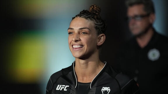 화려한 공격으로 완승한 맥켄지 던(사진=UFC)