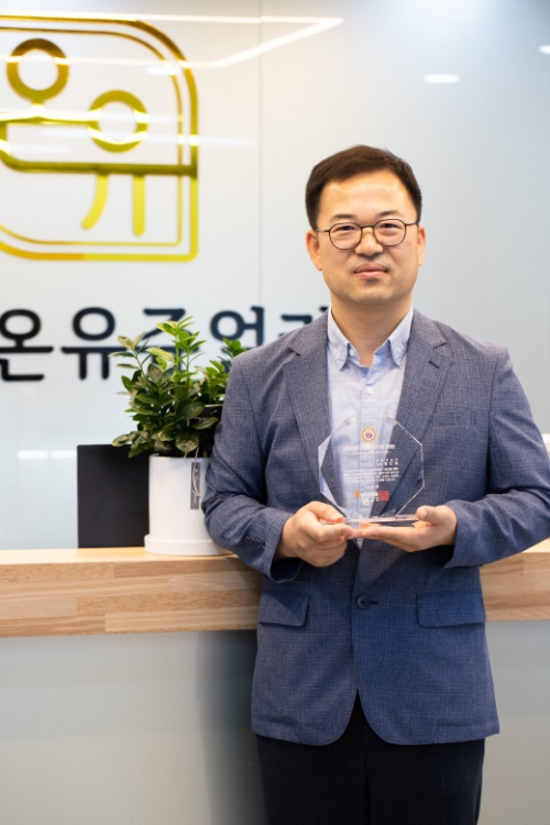 사진 = 종로 온유주얼리 정인철 대표가 2023 대한민국 4차산업혁명시대 창조경영대상을 수상했다.