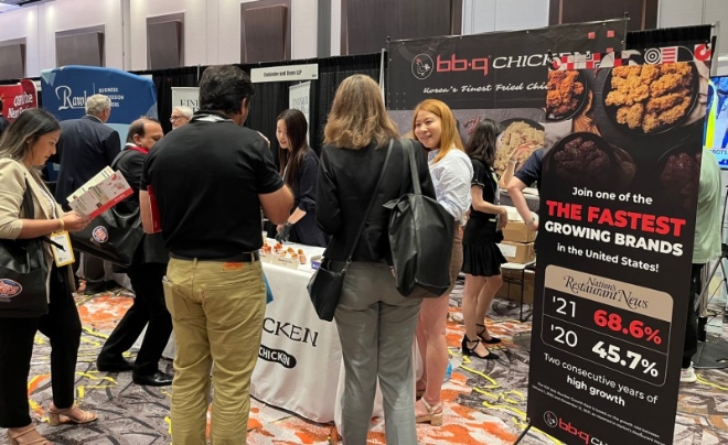 미국 라스베가스에서 열리는 '2023 MUFC(Multi-Unit Franchising Conference)'에 BBQ가 참가해 차별화된 K-치킨을 소개했다. / 사진=제너시스BBQ 제공