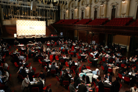 국내기업이 현지 바이어와 상담을 진행하고 있다. 사진=KOTRA