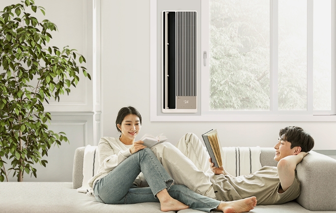 LG전자가 설치 편의성을 높이고 위생 기능은 더욱 강화한 2023년형 창호형 에어컨 'LG 휘센 오브제컬렉션 엣지'를 26일 출시한다. / 사진=LG전자 제공