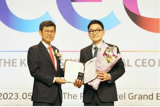 ▲한국음악저작권협회 추가열 회장(사진 우측) 사진제공 = 한음저협