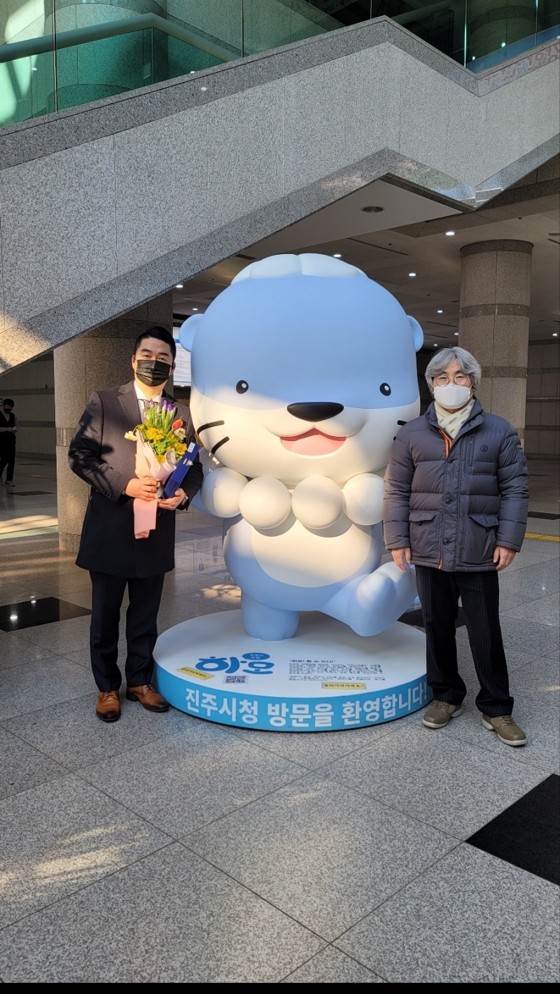 ▲ ㈜해솔앤남향정 대표와 코리아드라마페스티벌조직위원회 위원장