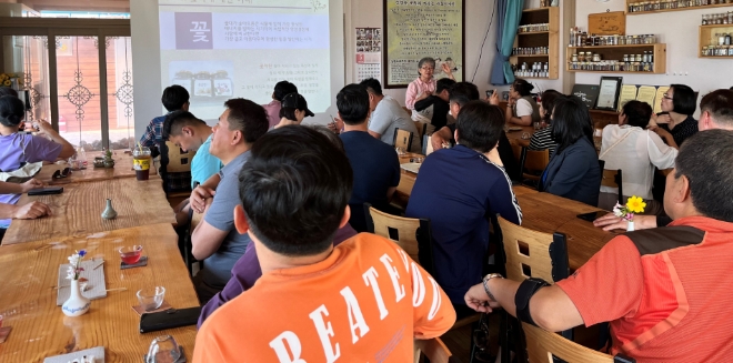 선도농가 현장 견학 / 사진 = 함평군 제공