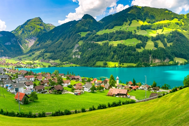 여행이지가 올여름 인기 여행지로 꼽은 스위스의 풍경 모습 / 사진 = 교원그룹 제공