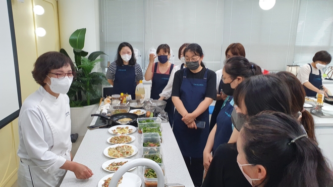 지난해 우리 농산물 활용 전통 계절음식과정 실습 사진 / 사진=인천시 제공