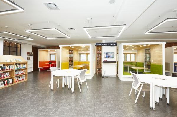서울 드와이트 외국인학교 '스파크 오브 지니어스 센터' 도서관 오픈