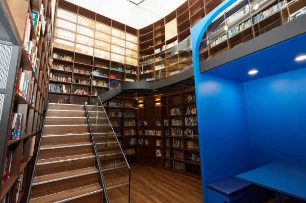 서울 드와이트 외국인학교 '스파크 오브 지니어스 센터' 도서관 오픈