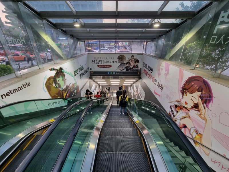 넷마블, 홍대 일대서 '신의 탑: 새로운 세계' 대형 옥외광고 선보여