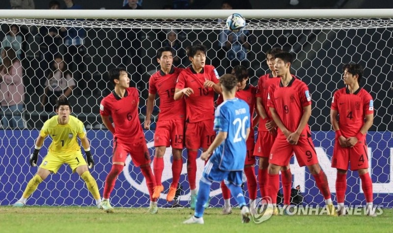 한국이 4강전 후반 1-1상황에서 이탈리아의 두 번째 골을 허용하고 있는 장면 [연합뉴스] 