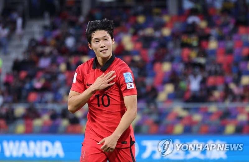 1일(현지시간) 16강전 에콰도르와의 전반전 경기에서 한국 배준호가 두 번째 골을 넣은 뒤 기뻐하고 있다. [연합뉴스] 