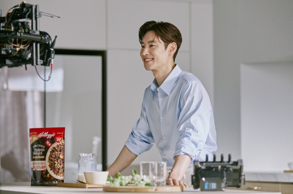 농심켈로그 '다크 초코 프로틴 딜라이트' 모델로 이제훈 발탁