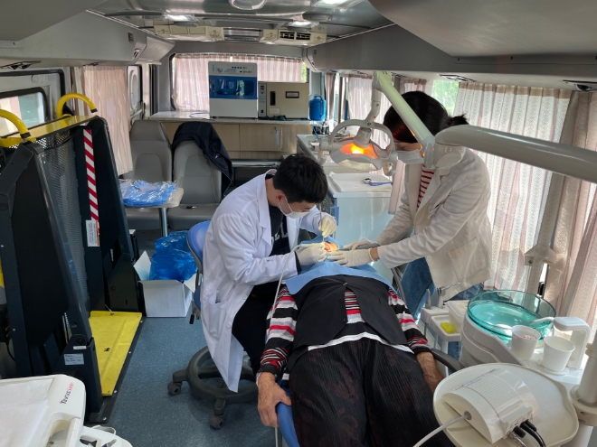 구강이동진료차량 운행 / 사진=진도군 제공