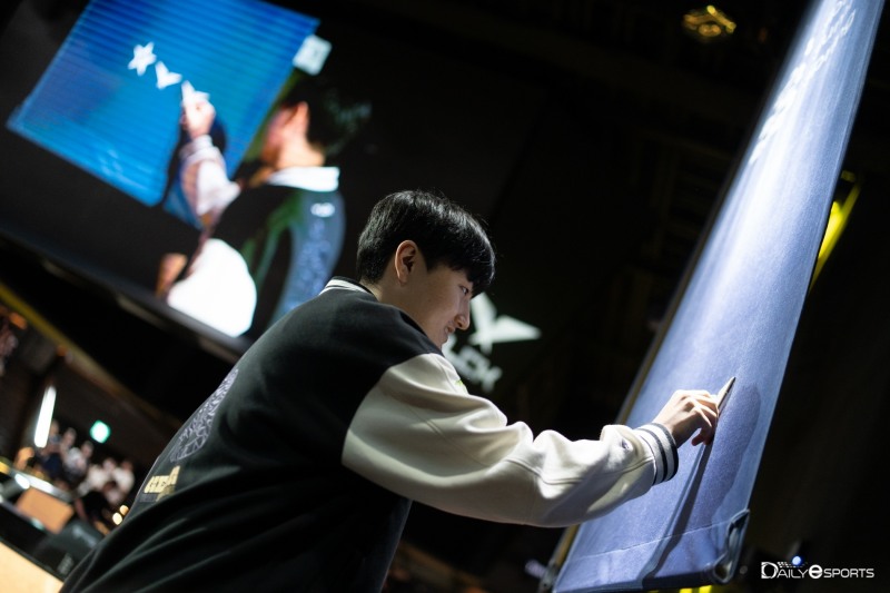 디펜딩 챔피언 젠지, 기세 좋던 광동 제압하고 1위 올라