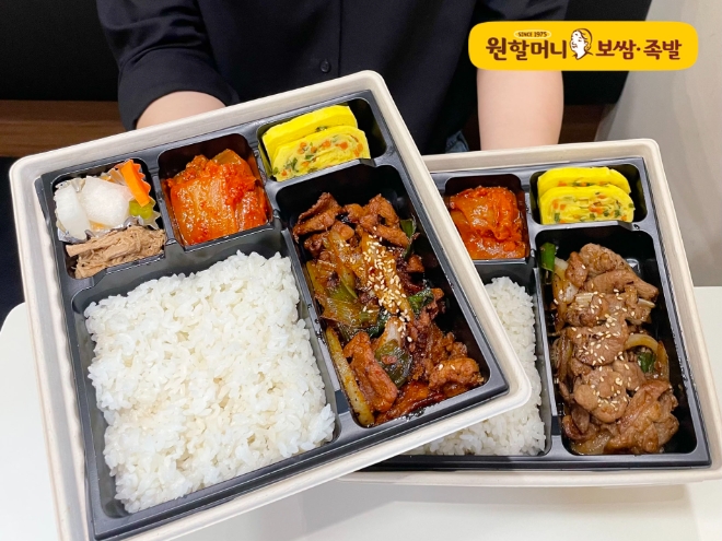 원할머니 보쌈족발은 중저가형 도시락 메뉴를 새롭게 출시했다고 20일 밝혔다. 사진은 '알찬 도시락' 2종의 모습. (사진 = 원할머니 보쌈족발 제공)