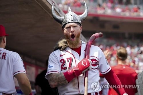 사진: 역전 투런홈런을 날린 제이크 프레일리/ 연합뉴