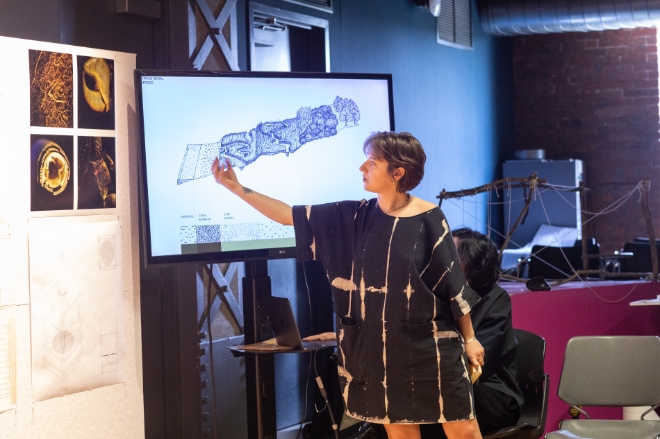 현대차∙기아-RISD의 ‘자연에서 영감 얻은 미래 디자인 프로젝트’ 중 건축 디자인 연구팀이 제안한 '개구리 피부 형태를 모방해 수분 흡수력을 높인 벽돌 재질' 디자인 아이디어 / 사진=현대차그룹 제공