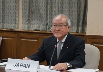 (상보) 일본 재무상 "최근 엔화 약세, 빠르고 일방적인 움직임 보여...변동성 확대시 적절히 대응할 것"