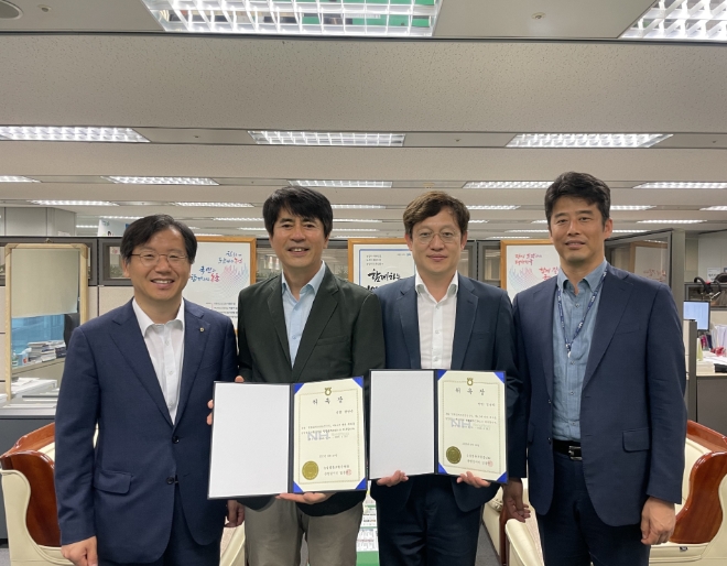 농협중앙회는 29일 정연복 변호사(왼쪽에서 두번째)와 김성희 변호사(왼쪽에서 세번째)를 '2023년 농협중앙회 청렴옴부즈만'으로 위촉했다. / 사진=농협 제공