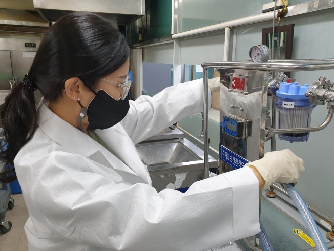 노로바이러스 채수 / 사진=경기도 제공