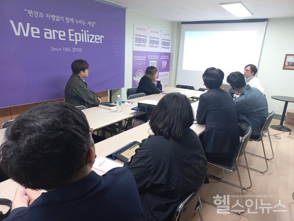 4월28일열린'에필라이저프로젝트'인문학강의1차에서지승학한국영화평론가협회홍보이사가강연을진행하고있다.