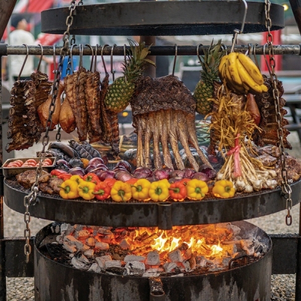 가평 빠지 ‘클럽비발디’, 바베큐 샹들리에 뷔페와 버블풀파티 운영