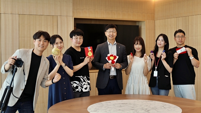 이창엽 롯데웰푸드 대표(가운데)와 주니어보드 / 사진=롯데웰푸드 제공