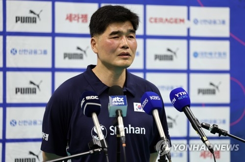 사진: 인터뷰하는 임도헌 감독/ 연합뉴스