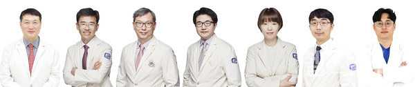 (왼쪽부터)가톨릭대학교성빈센트병원순환기내과허성호,유기동,문건웅,문동규,이수남,장원영,정진교수(좌측에서부터)
