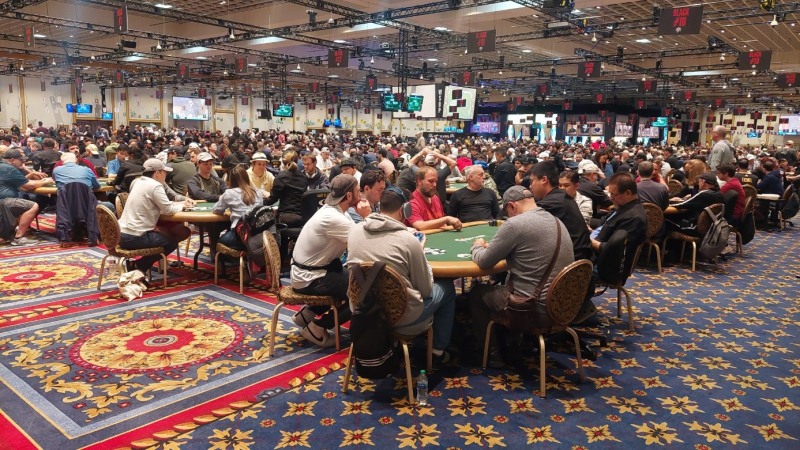 파리스 호텔 컨퍼런스룸에 마련된 'WSOP' 경기장.