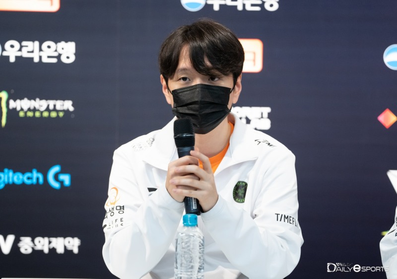 2세트, 경기 흐름을 놓쳐 게임이 무너졌다