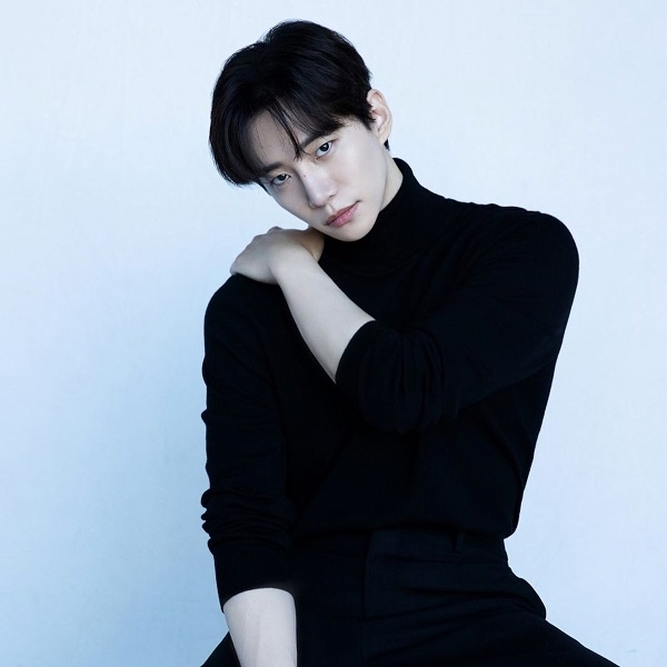 월드비전이 준호 홍보대사의 팬클럽 ‘디시인사이드 이준호 갤러리’로부터 결식우려아동을 위한 쌀과 라면을 전달받았다. 사진=JYP 엔터테인먼트