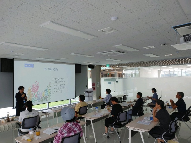 문해교육 / 사진=신안군 제공