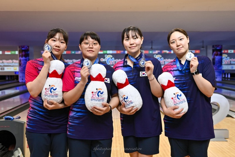 은메달을 딴 볼링 청소년 대표팀 여자 4인조 / 사진 출처=연합뉴스