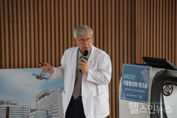 10일‘2023년기증활성화워크숍’에서한국장기조직기증원문인성원장이개회사를하고있다.