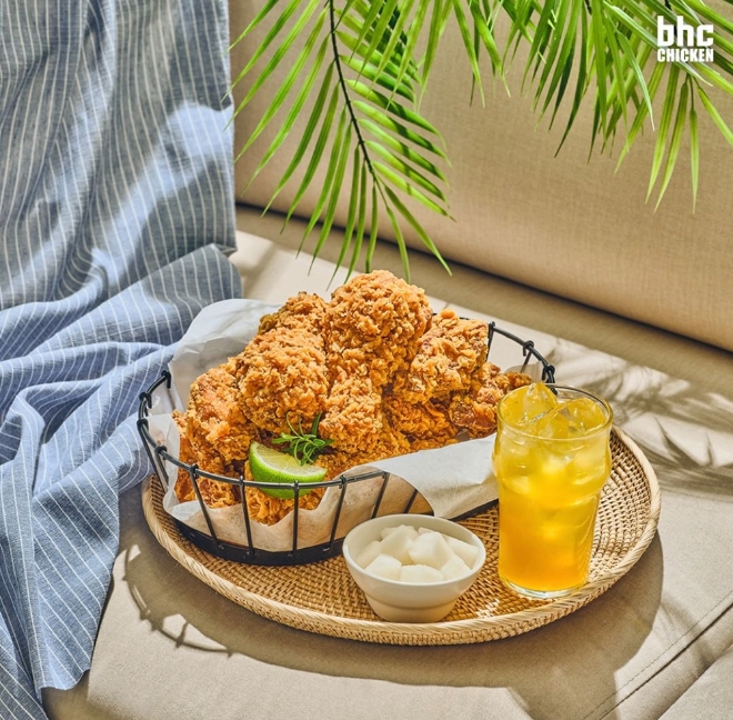 bhc치킨 ‘핫후라이드 콤보’ / 사진=bhc그룹 제공