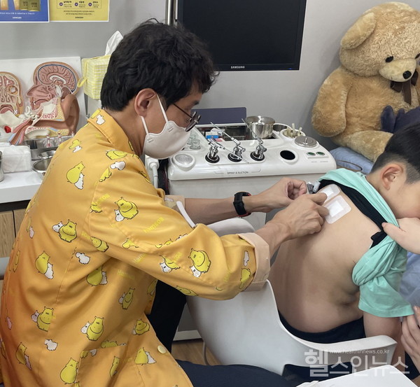 함소아한의원이드림스타트와협업해취약계층어린이를대상으로'동병하치'치료중이다.